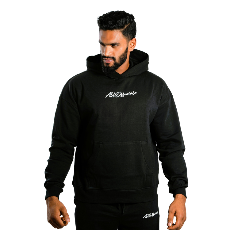 HOODIES & SWEATSHIRTS