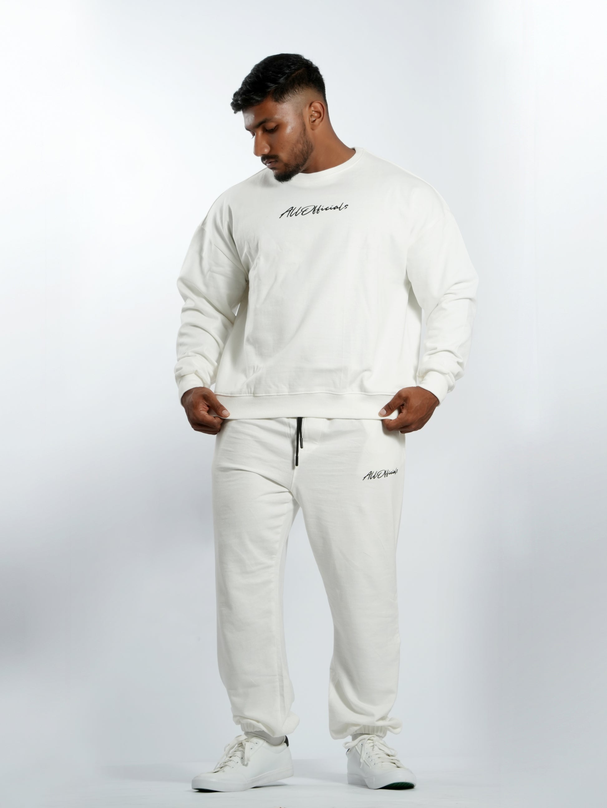 Unisex Signature Oversized Sweatshirt Off-White frontside